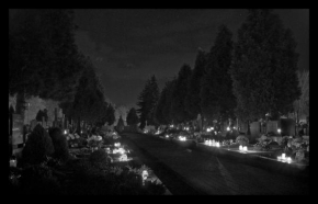Černobíle… - Noční hřbitov