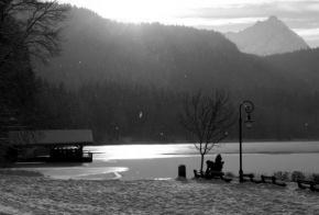 Černobíle… - U jezera