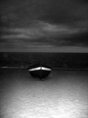 Černobíle… - Na pustý ostrov