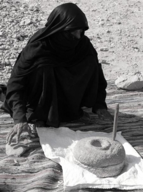 Černobíle… - Beduínská stařena