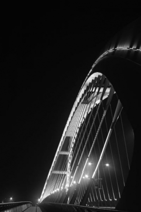 Černobíle… - Most Apollo