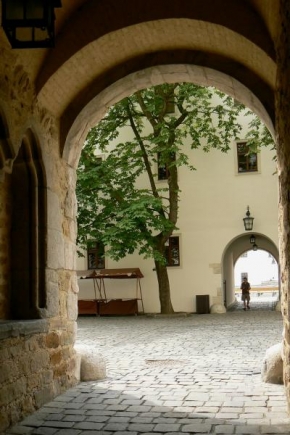 Architektura a památky - Brno - Špilberk  průhled branami