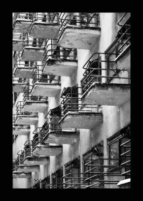 Architektura a památky - Fotograf roku - kreativita - Černobílý rytmus opuštěných balkónů