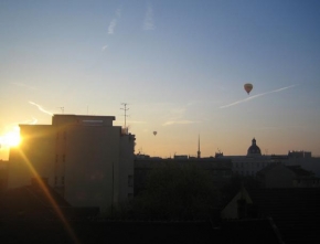Po setmění - Toto vidím z okna..."balóny nad Brnem"