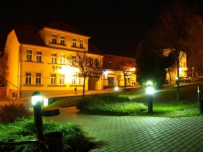 Petrák Miroslav - Holíč v noci