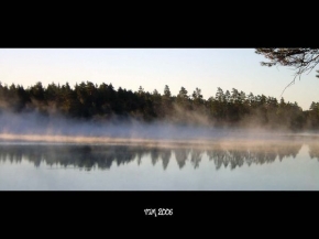Voda je živel - Prosluněná mlha nad jezerem