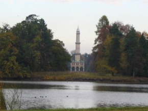Architektura a památky - Lednický park pohled na minaret