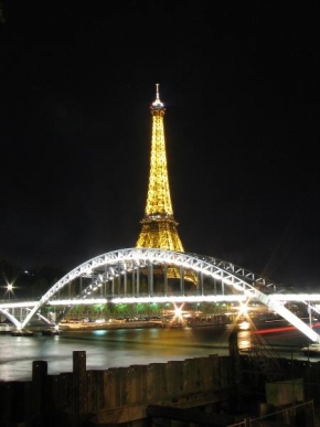 Po setmění - Eiffel tower and bridge