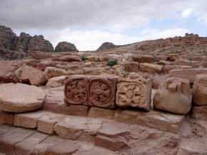 Architektura a památky - Skalní město Petra v Jordánsku